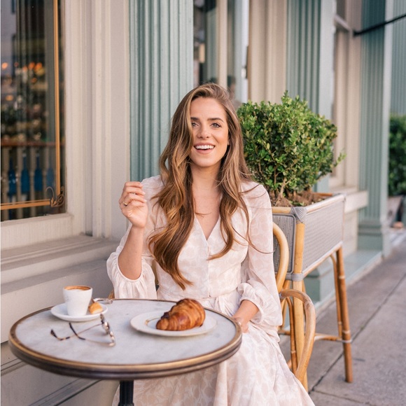 EUC Gal Meets Glam Esther Elegant Cream Floral Dress - Picture 2 of 11